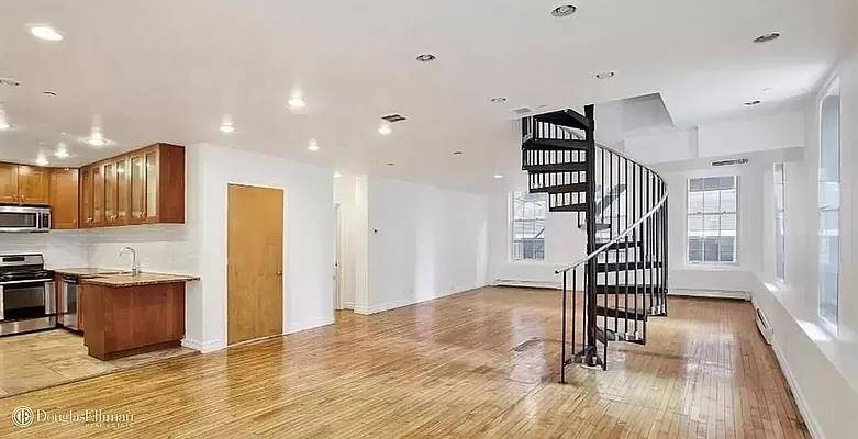 CONVERTIBLE 5 BEDROOM MASSIVE LOFT WITH TERRACE !