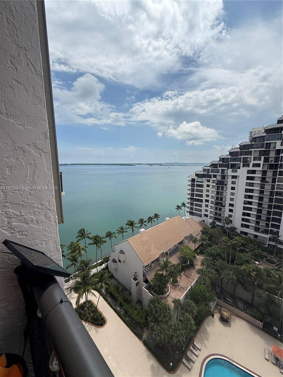 Breathtaking views of Biscayne Bay, Miami Beach, Fisher Island and Key Biscayne right from your balcony.
