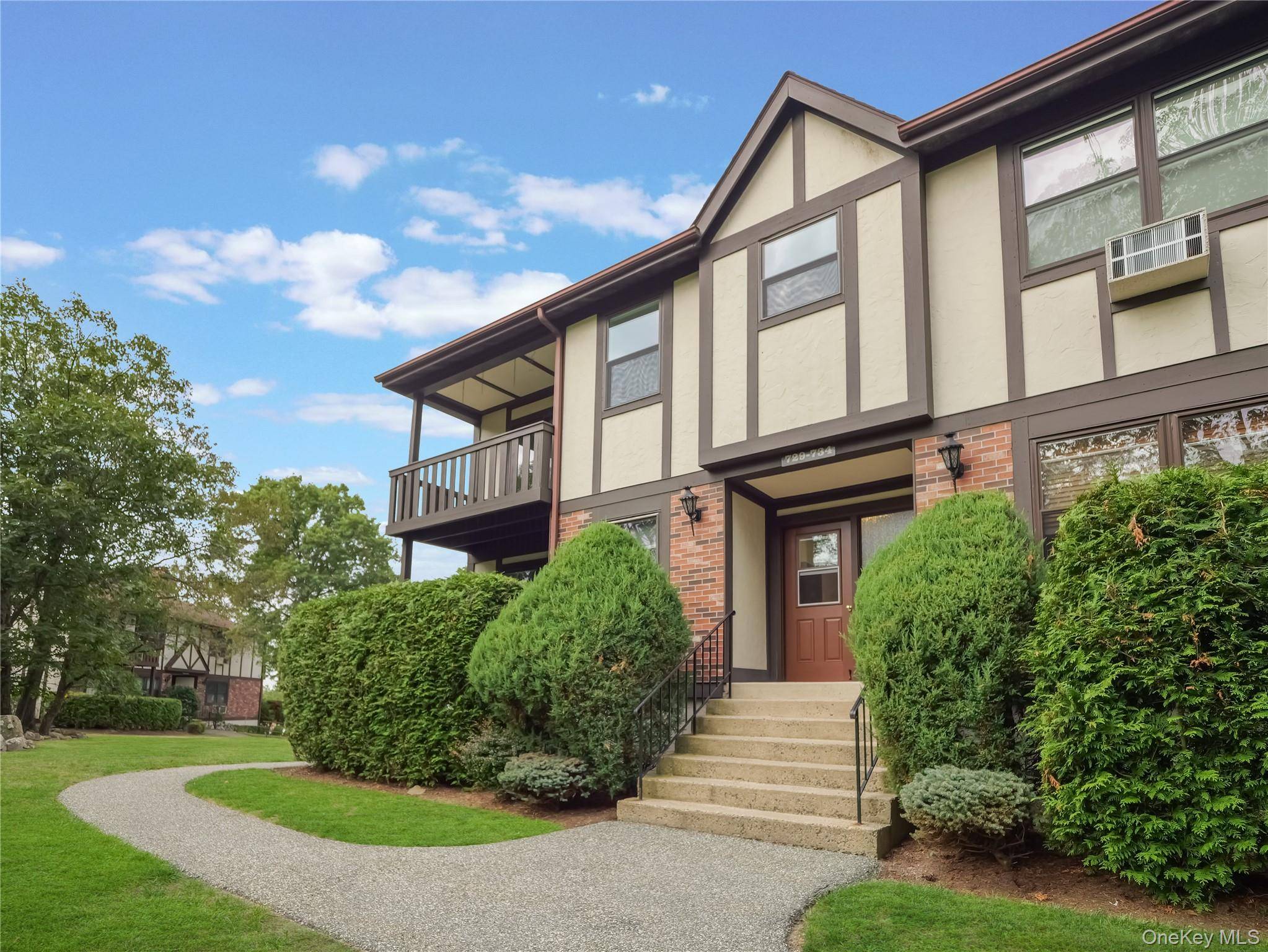 Fantastic 2 bedroom Condo with Garage amp ; Seasonal River Views in Mountainview.