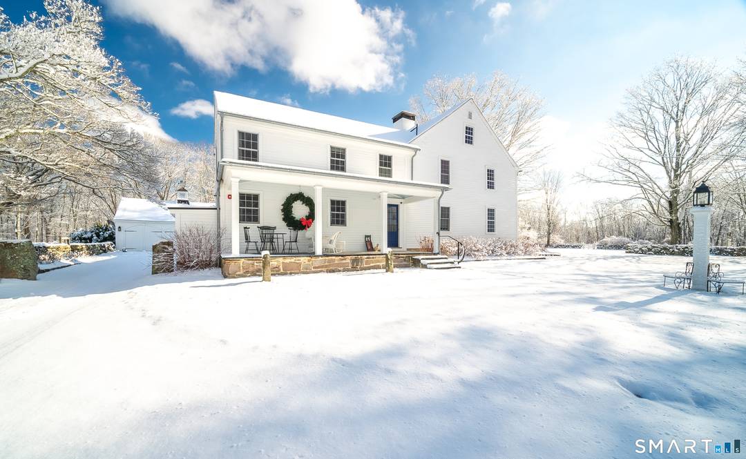 Originally built mid 1700s as a livestock farm, Deans Mill Farm has been beautifully restored and transformed into 1 of Ct's most charming destinations.