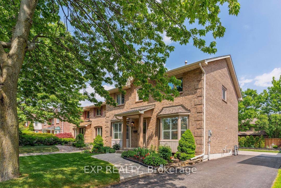 Welcome to the perfect family home located in the desirable neighbourhood of River Oaks.