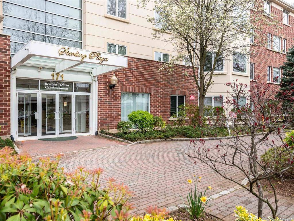 Luxury Doorman elevator building with gym and garage.