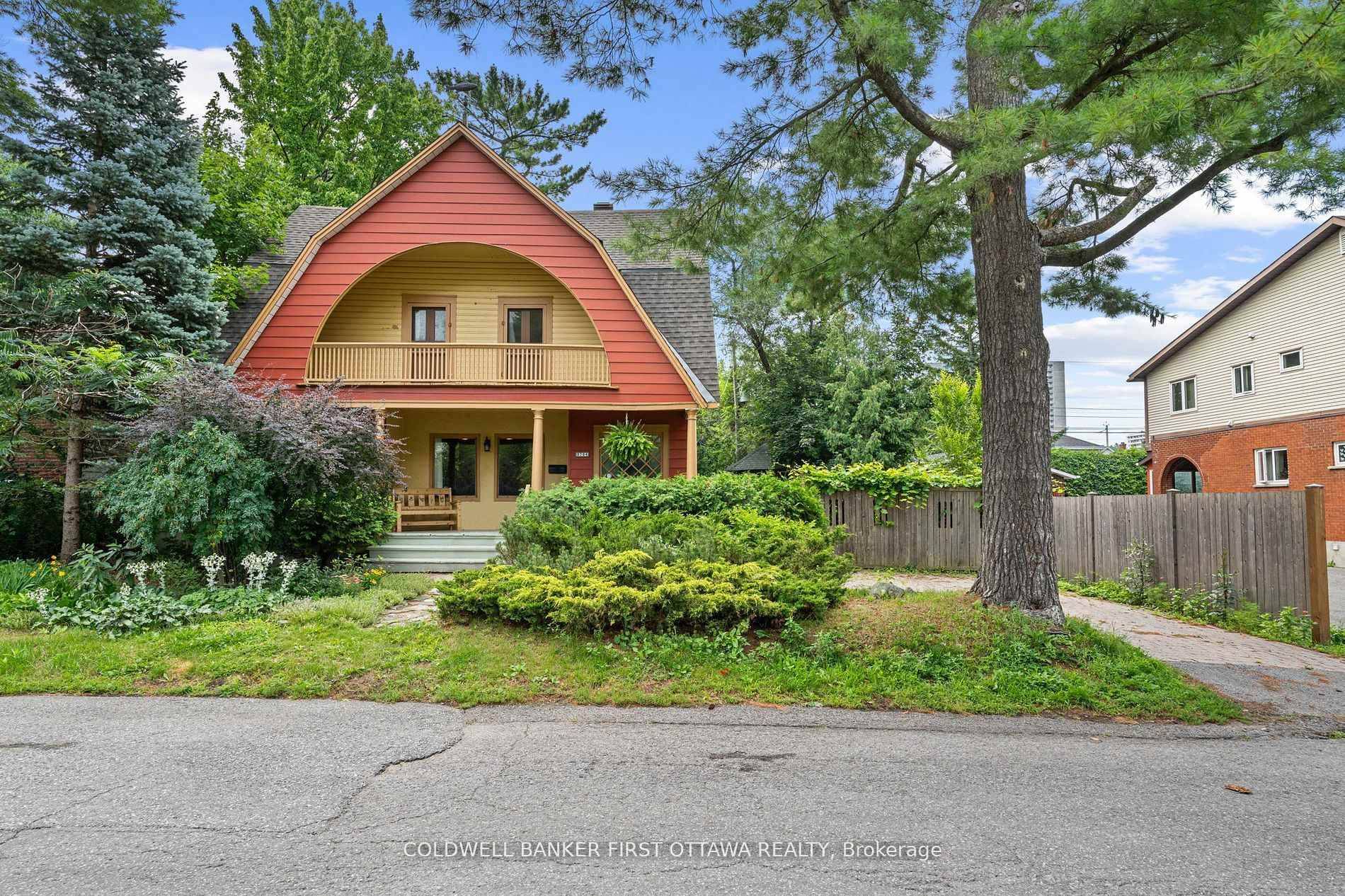 Epitome of charm amp ; sophistication in this remarkable 3 bed, 2 bath single family home nestled within the vibrant community ofBritannia.
