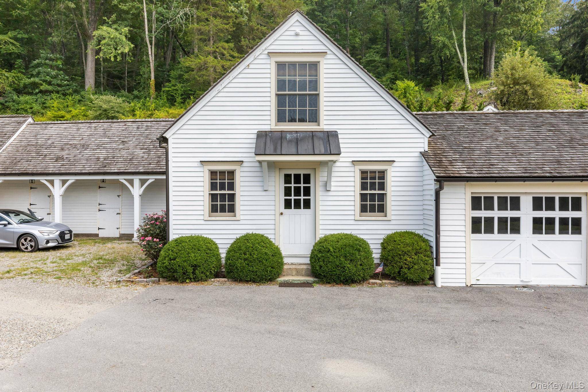 Welcome to the Stable Apartment at Westmoreland Farm, a truly lovely 1 bedroom, 2 full bath retreat that redefines modern living.