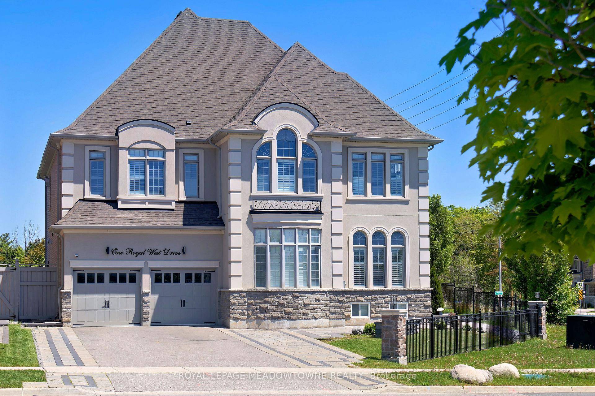 Welcome to Medallion on Mississauga Road.