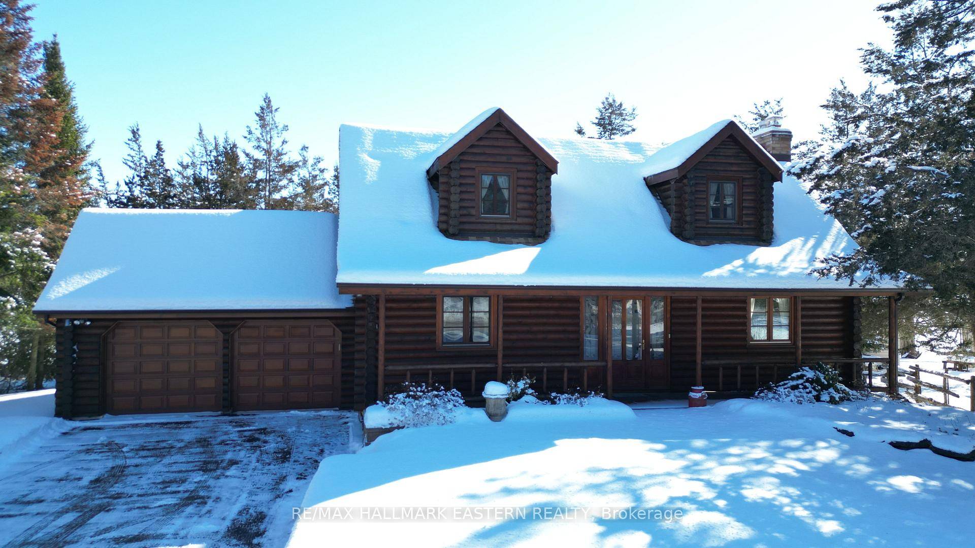 CAMPBELLFORD This stunning 2 1 bedroom, 2 bathroom Laurentian inspired log veneer home with an attached double garage offers 90 feet of deep waterfront on the Trent River between Locks ...
