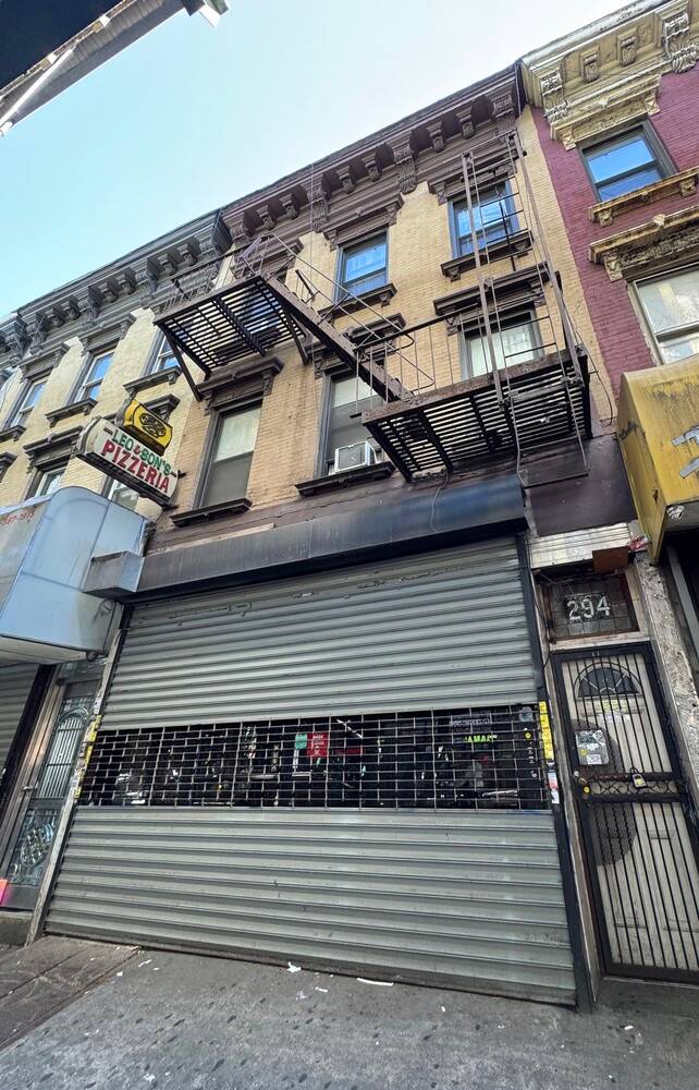 Mix use building FOR SALE Prime Williamsburg location great foot traffic.