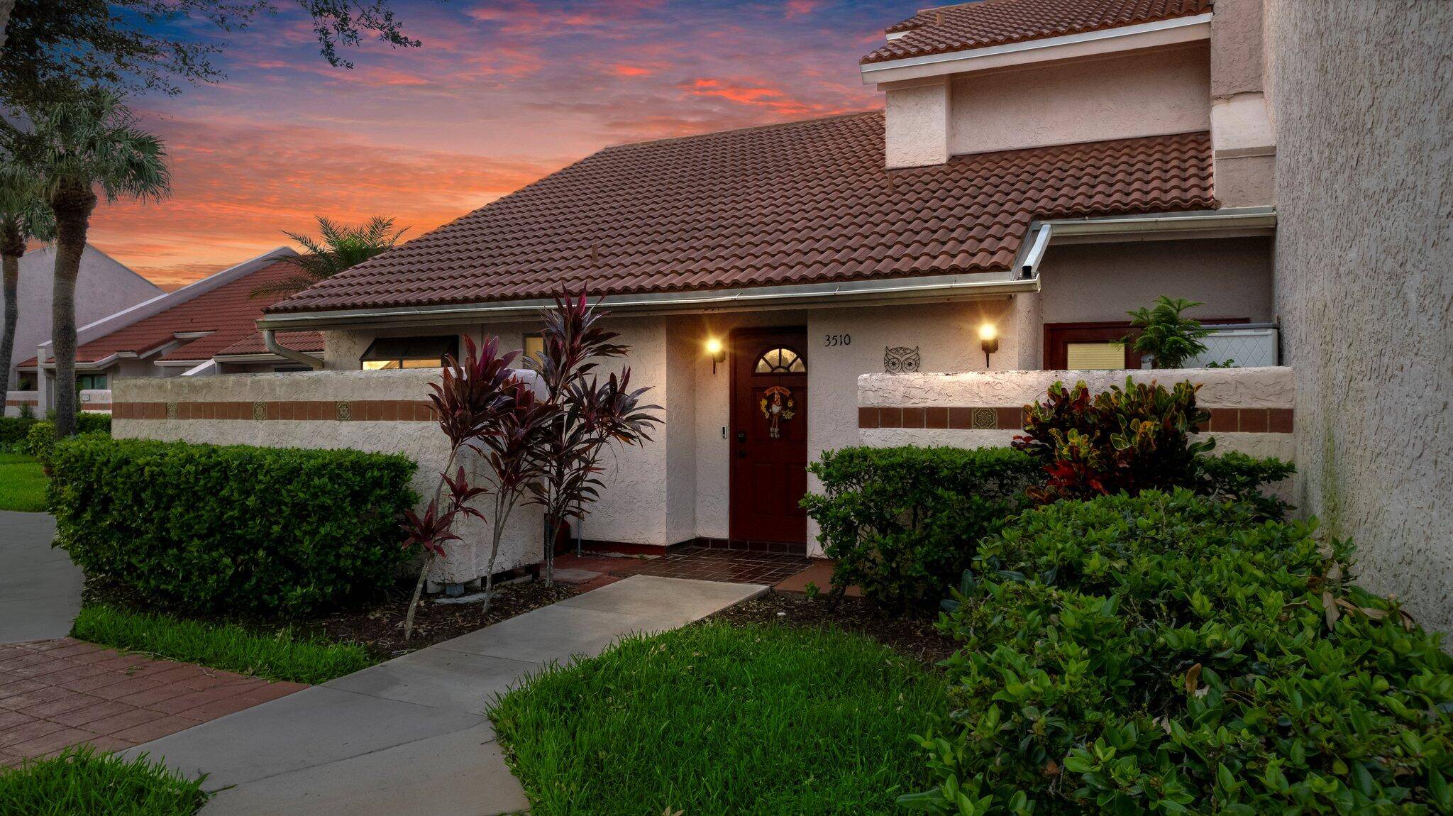 Move in Ready Villa ! This charming villa has plenty of enhancements such as an upgraded kitchen including new appliances, new water heater, brand new flooring throughout and a brand ...
