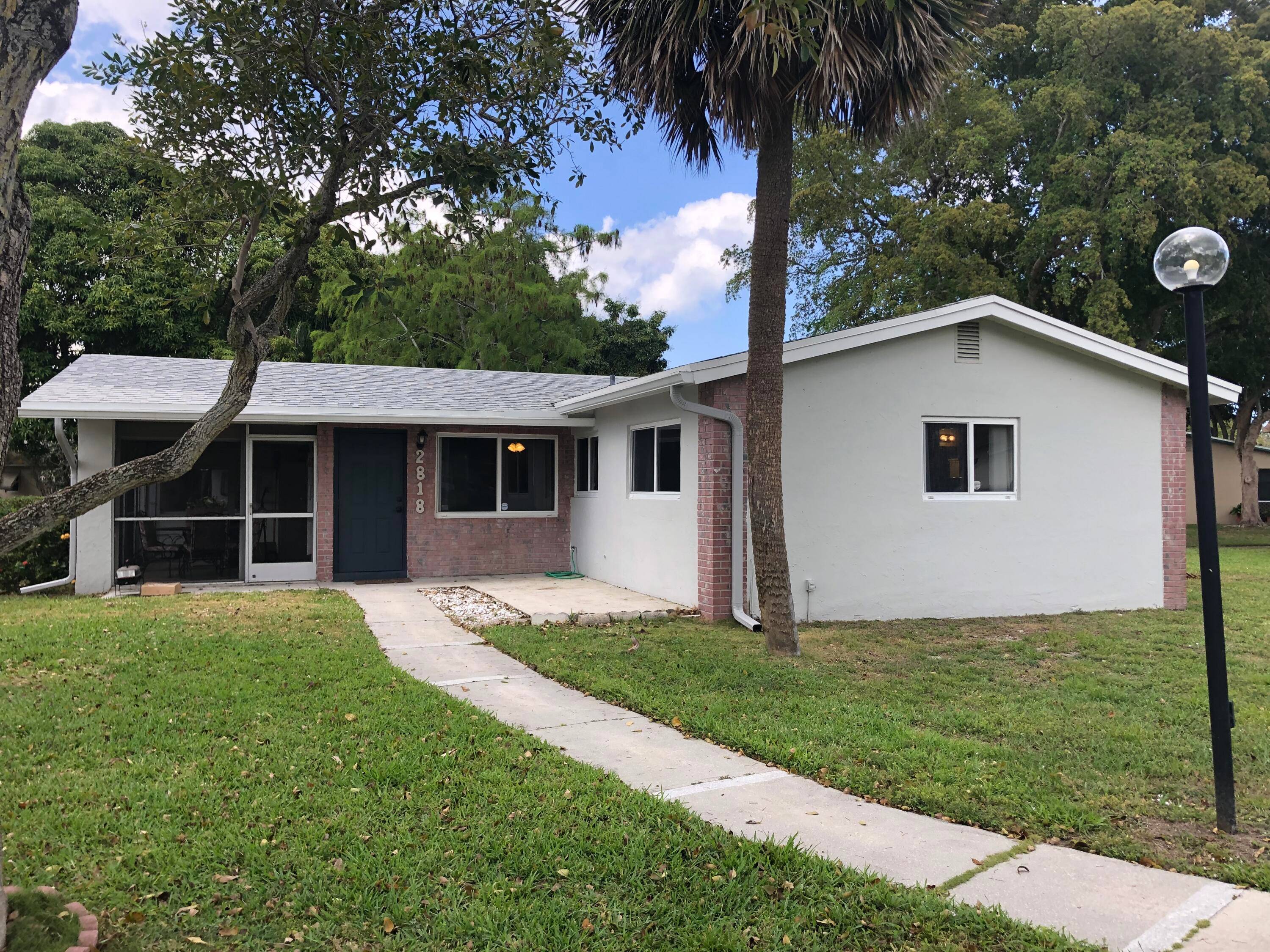 Best priced 2 bedroom single family home in desirable 55 community located within 3 miles of beautiful Deerfield Beach.