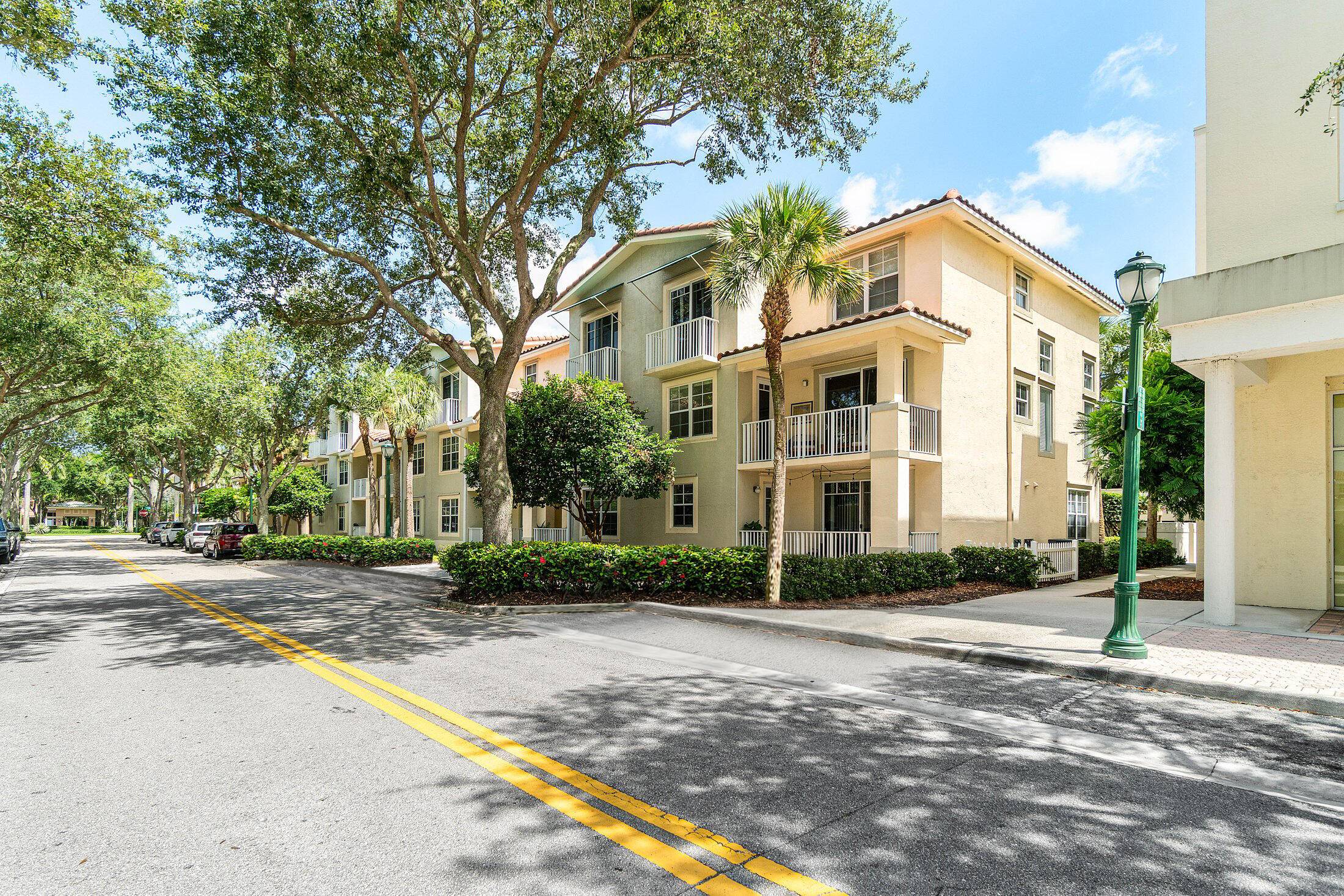 Charming 3 Bedroom, 3 Bath END UNIT in the heart of Jupiter offering the ultimate in convenience style.