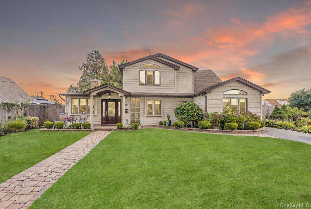 Expanded Cape in Prime Promenade Location !