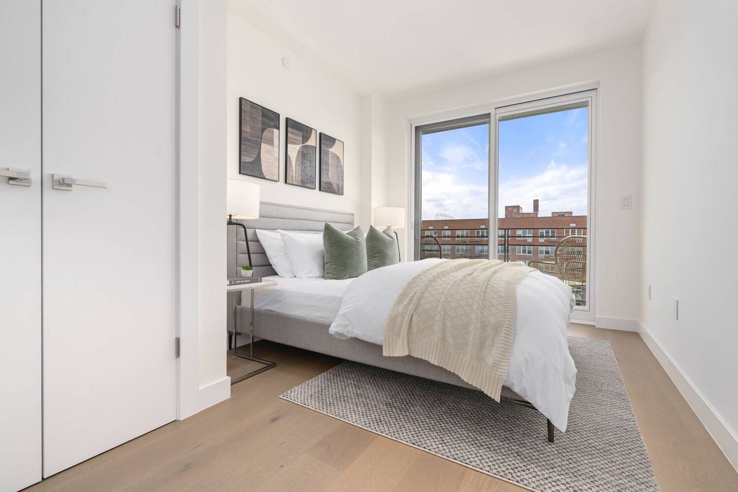 Immediate Occupancy Brand New Construction Parking amp ; Storage Available Welcome to Ocean 24, a thoughtfully designed new development offering 24 residences along the scenic, tree lined boulevard of Ocean ...