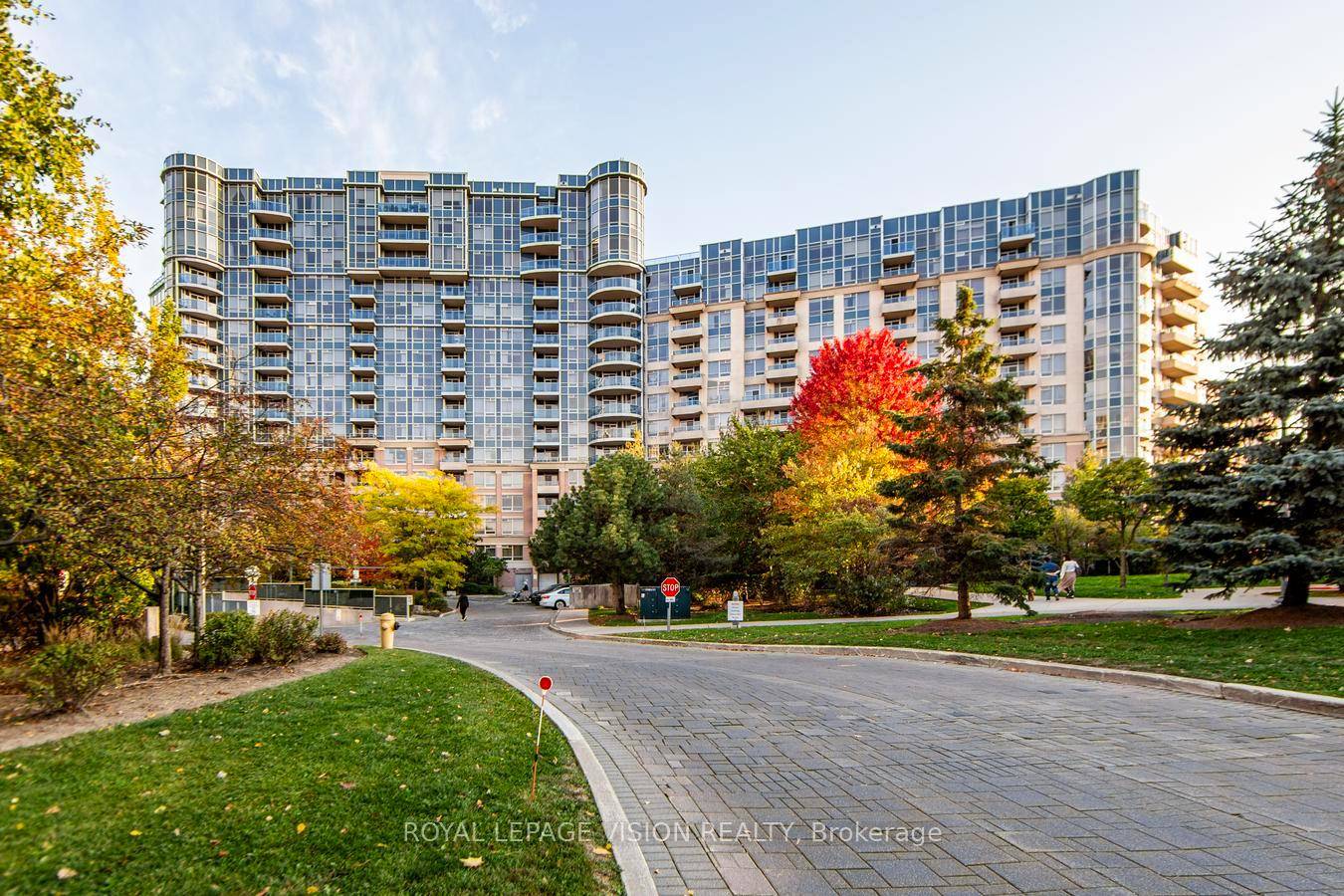 Luxury living at Tridel's Circa in the heart of Markham !