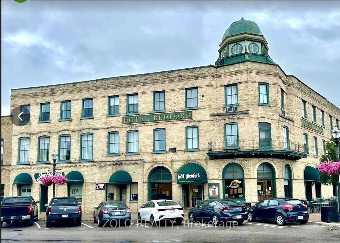Landmark boutique hotel on Goderich's historic Courthouse Square, inthe Lake Huron town Queen Elizabeth II called the prettiest town inCanada.