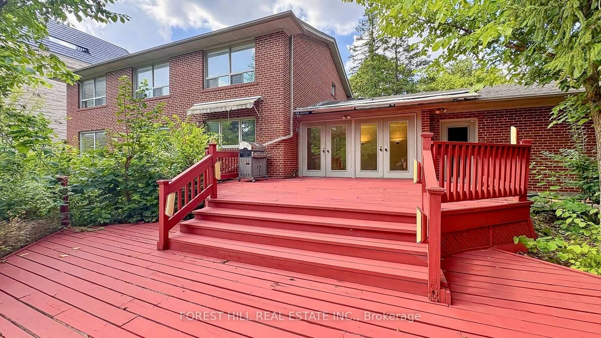 Welcome to 19 Chieftain Crescent, a charming 2 storey family home located in St.