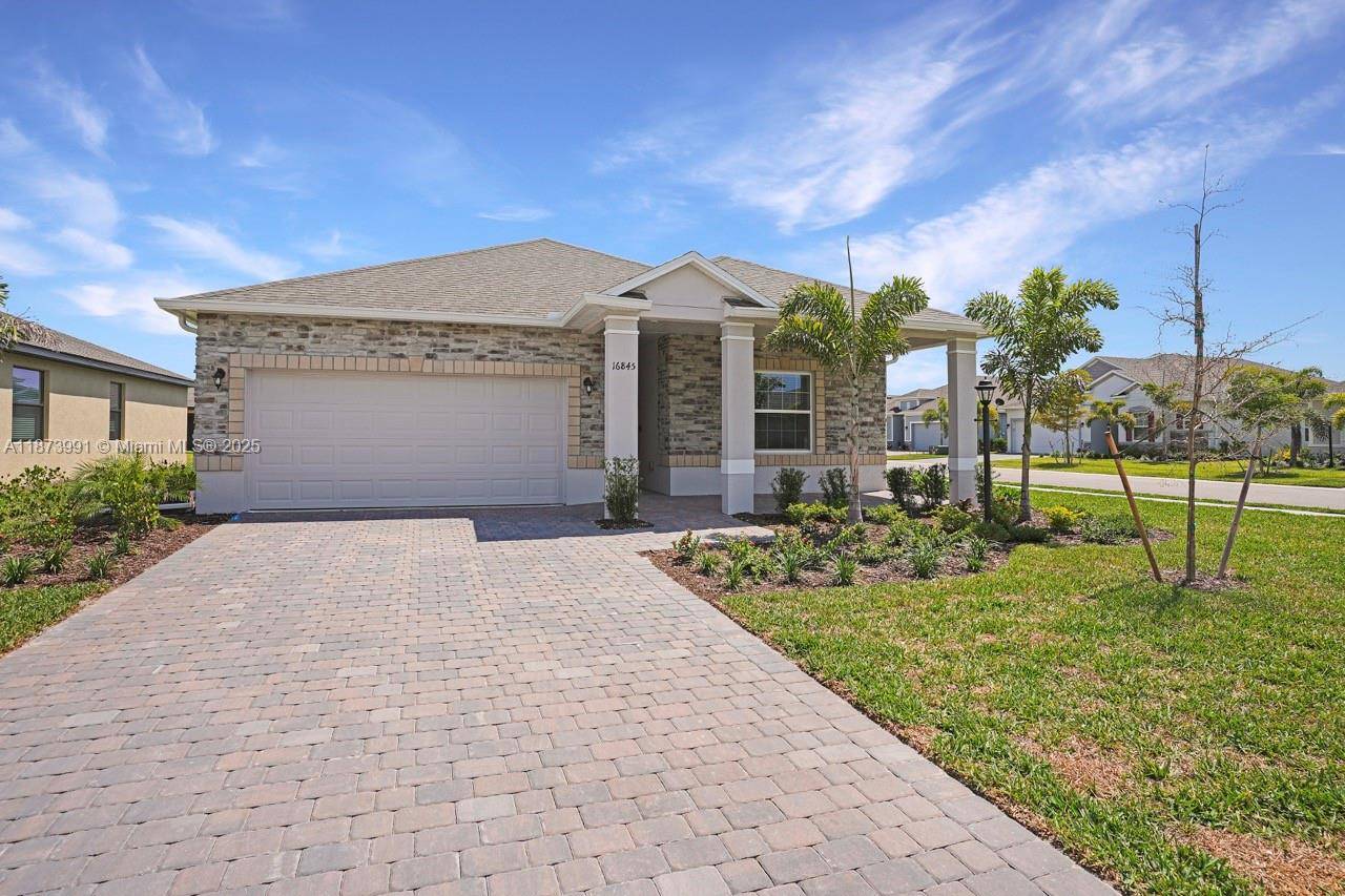 Take advantage of the opportunity to make The Hammocks of Westport your home in the rapidly growing area of Port Charlotte.