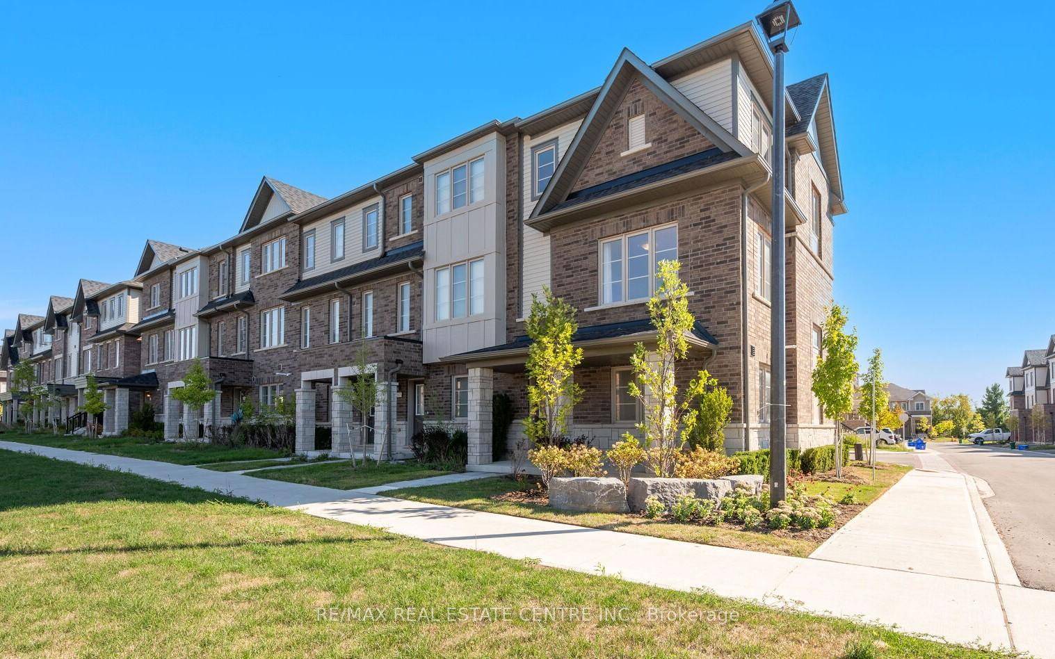 Stunning 2 Year Old, 3 Storey Townhouse in the Heart of Courtice !