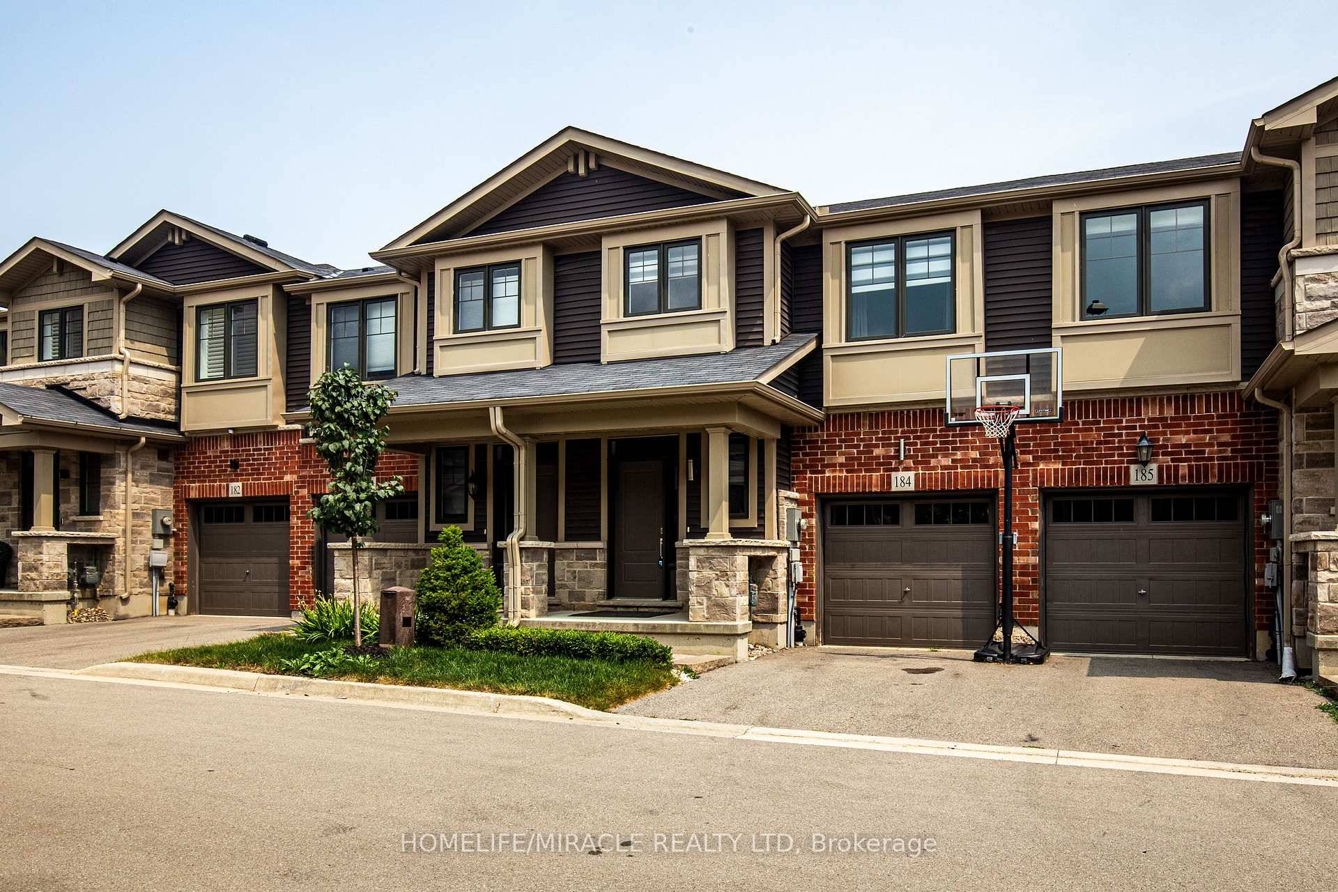 Welcome to this Branthaven built executive townhome, nestled in a highly desirable neighbourhood.