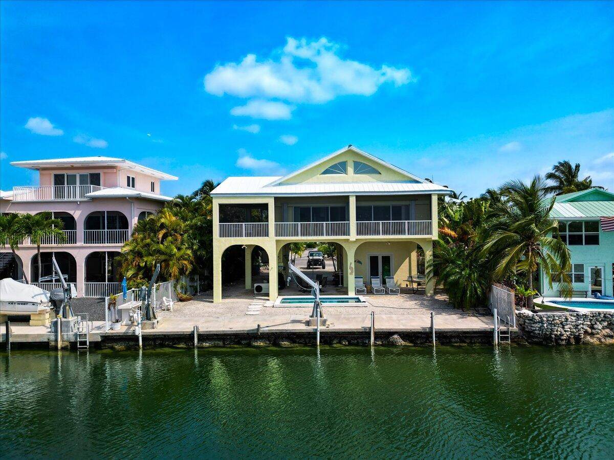 Exceptional waterfront pool home in Summerland Key !