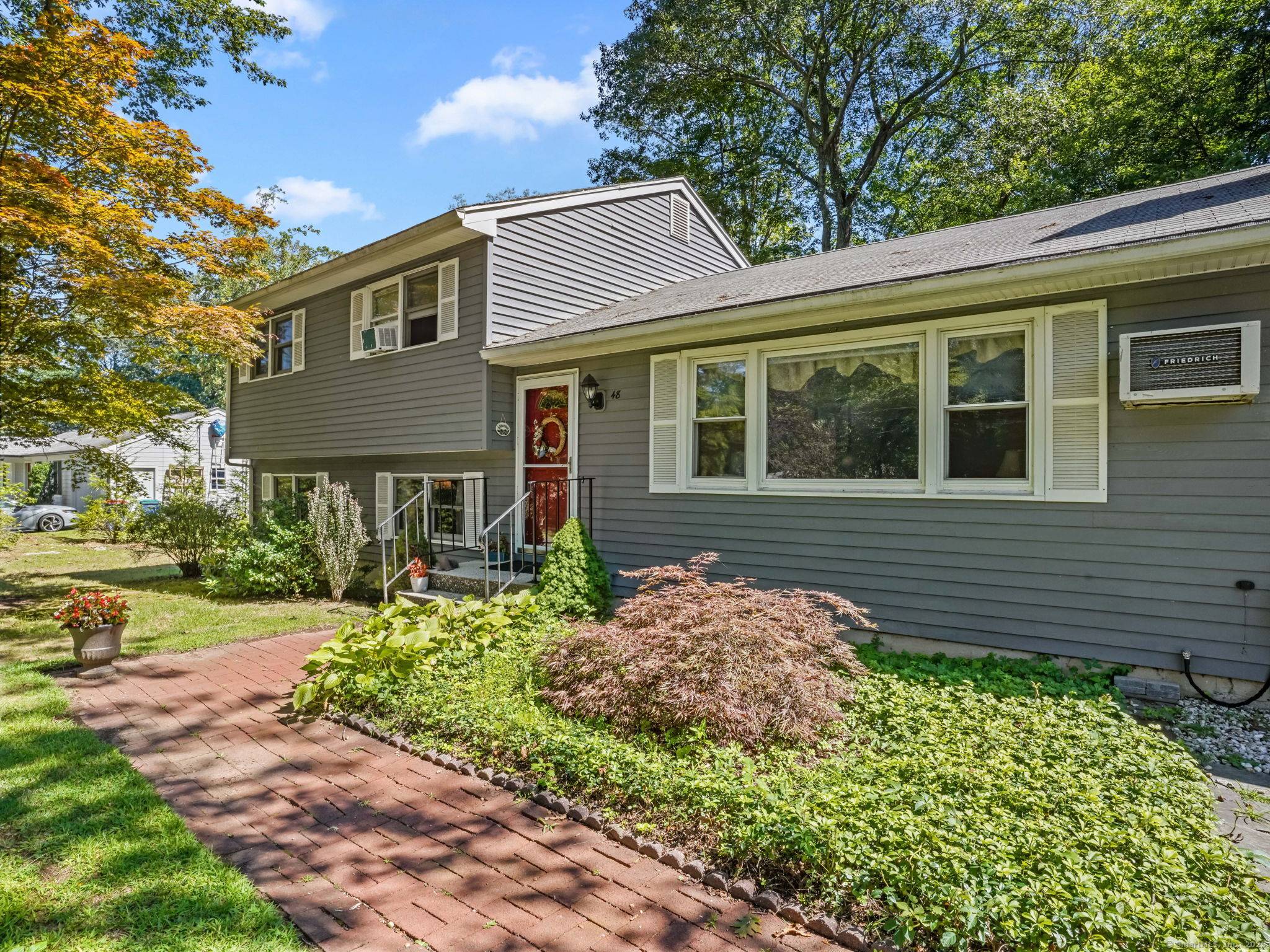 Welcome to 48 Pomona Road !