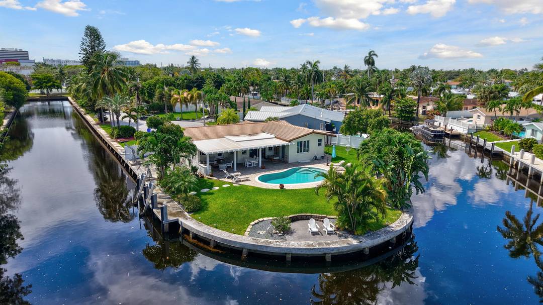 Furnished Turkey Luxury waterfront rental on a rare cul de sac point lot !