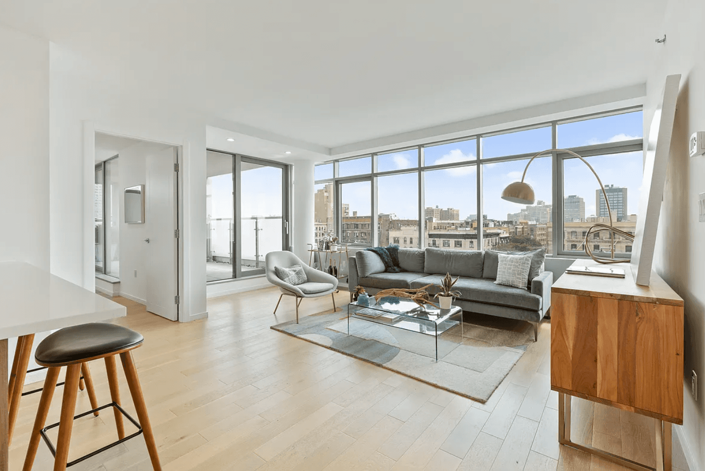 he Ammann, a new development condominium at 40 Pinehurst Ave, offers a unique opportunity for every owner to relish in a southern facing unit with everlasting views and abundant light.