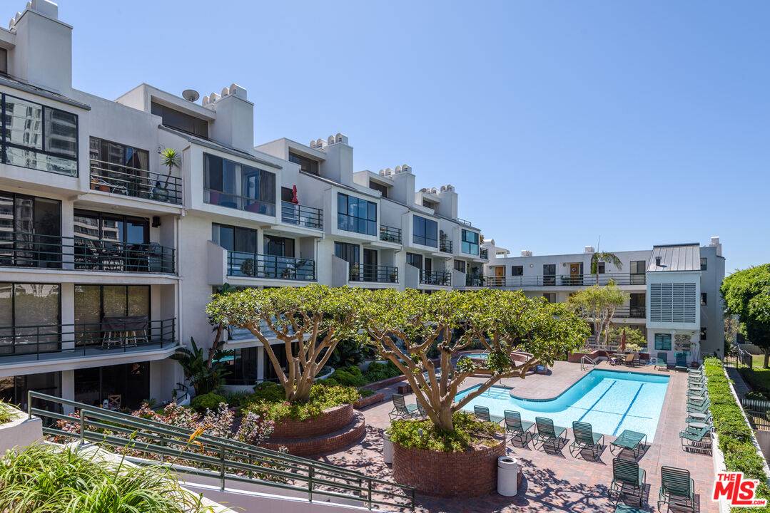 2960   Neilson Way 2BR Santa Monica La