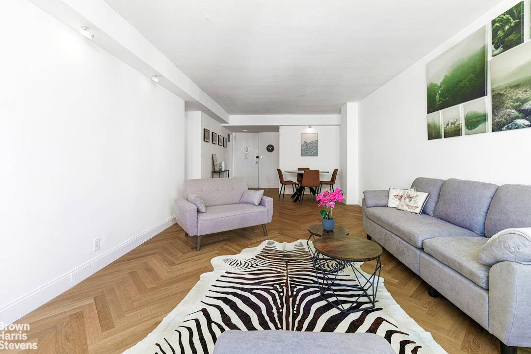 Residence 16G at The Chesapeake House is a spacious and elegantly updated one bedroom with unobstructed views of the Empire State Building.