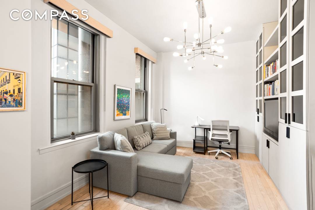 Stunning Pre War 1 Bedroom Condo in the Heart of the Financial District Loft like and full of character, this sun drenched 1 bedroom, 1 bathroom residence boasts soaring ceilings, ...