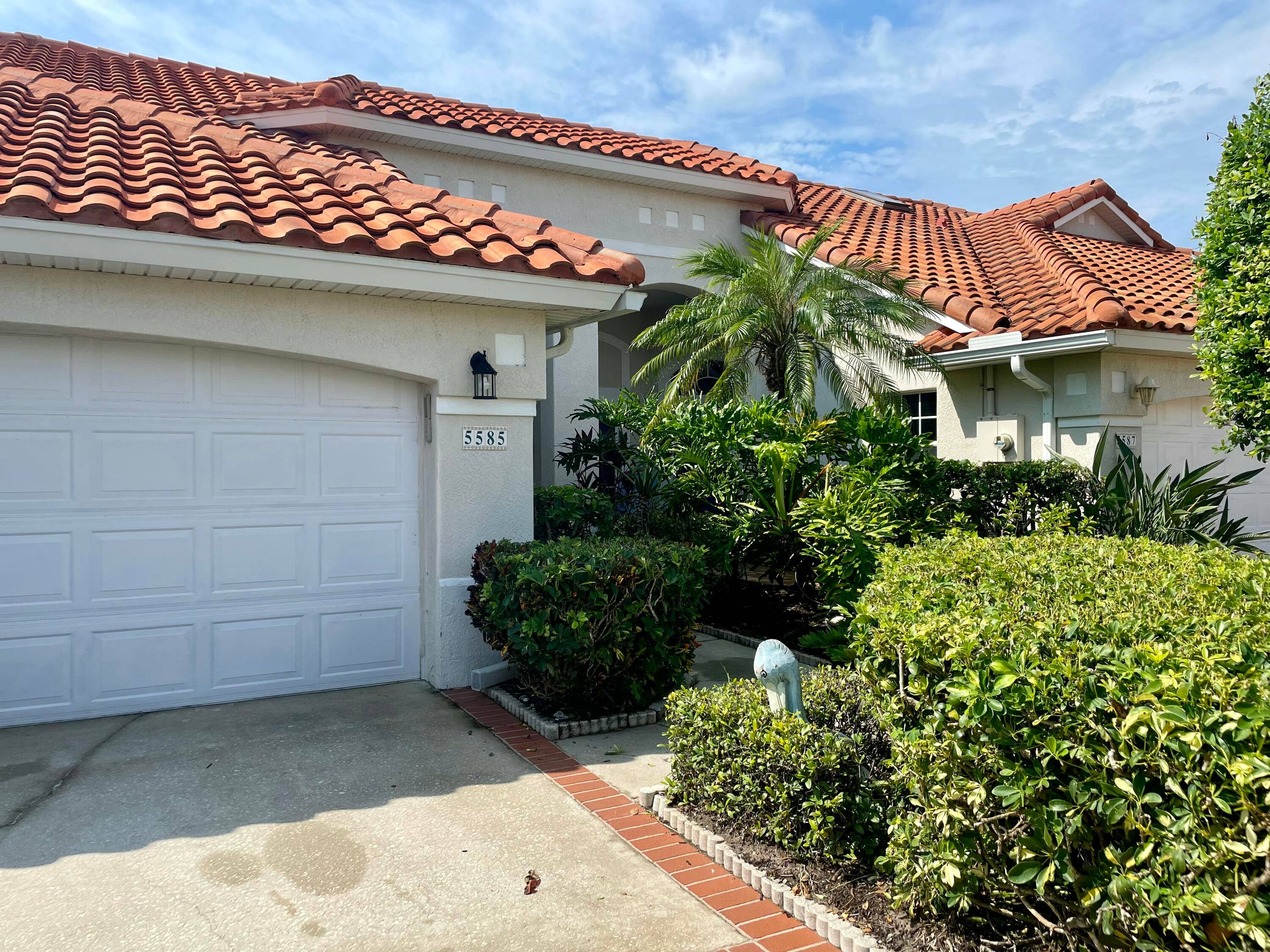 Now is the time to grab this rare chance to own a townhome in the desirable South Shores beach community !