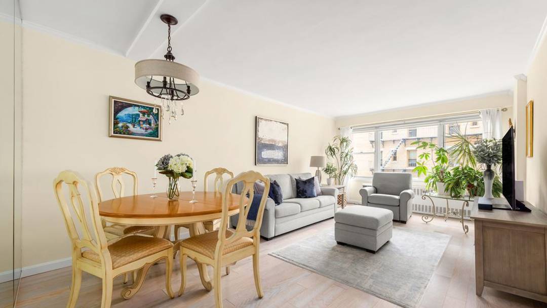 Welcome to Residence 6E at 435 East 65th Street a beautifully updated, south facing one bedroom in a full service Lenox Hill cooperative.