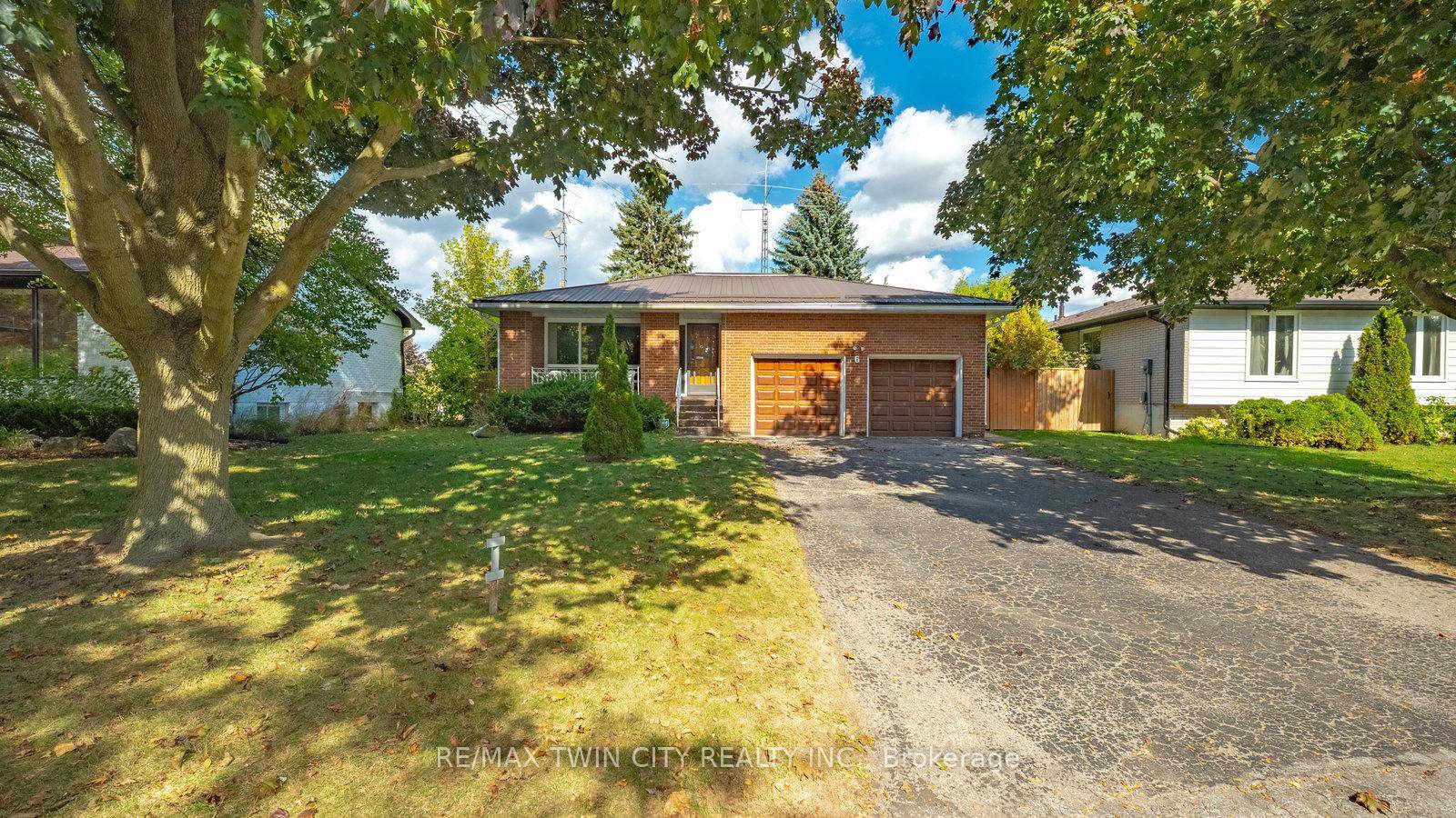 6 Ventnor Court, Brantford Brier Parks Hidden Gem.