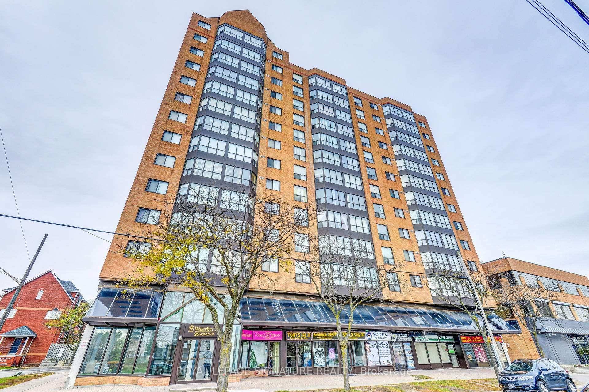 Welcome to 25 Agnes Street Unit 903a beautifully updated 1 bedroom, 1 bathroom condo offering a bright, open concept layout in a prime Mississauga location.
