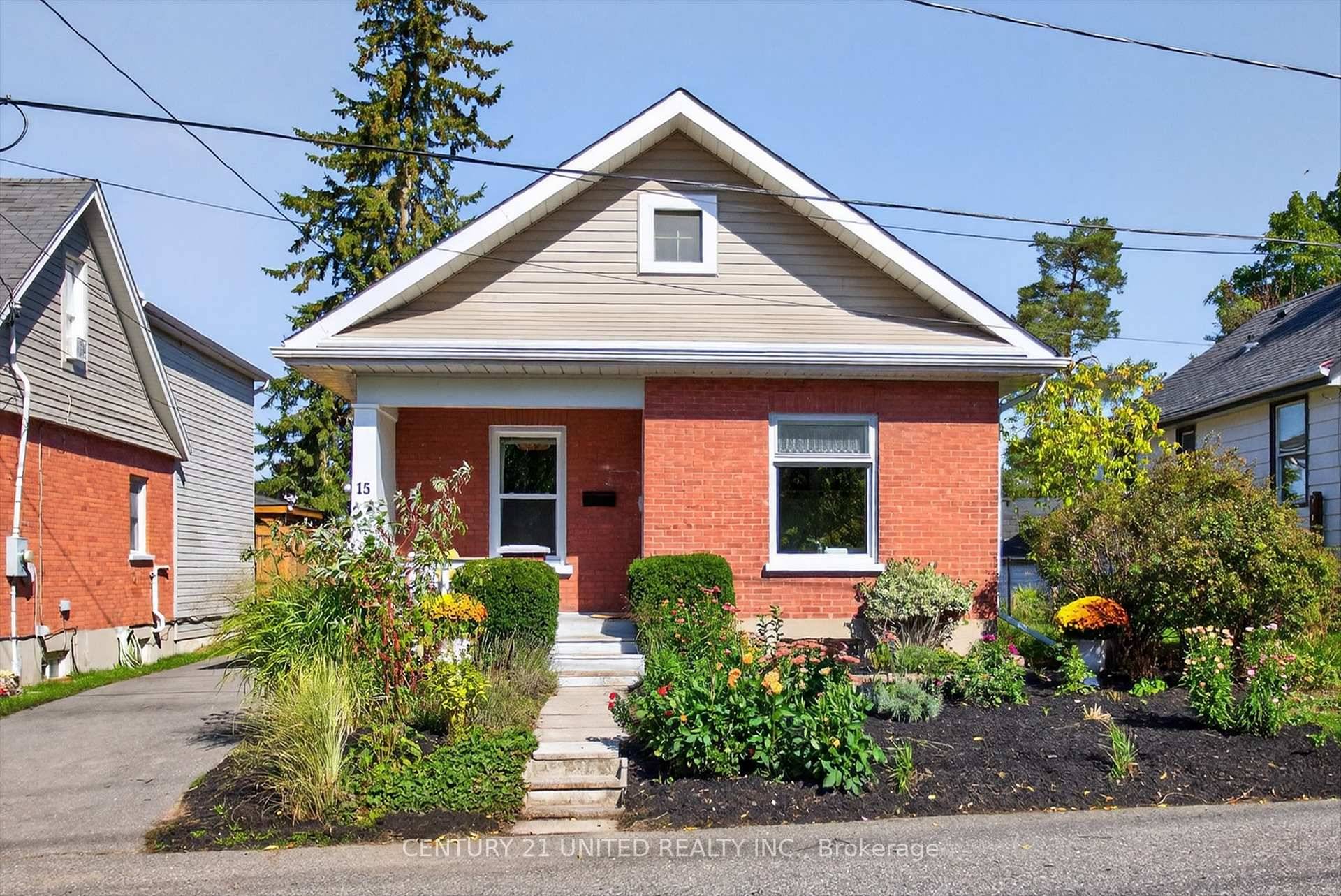 Excellent starter or downsize home in an excellent family friendly neighbourhood.