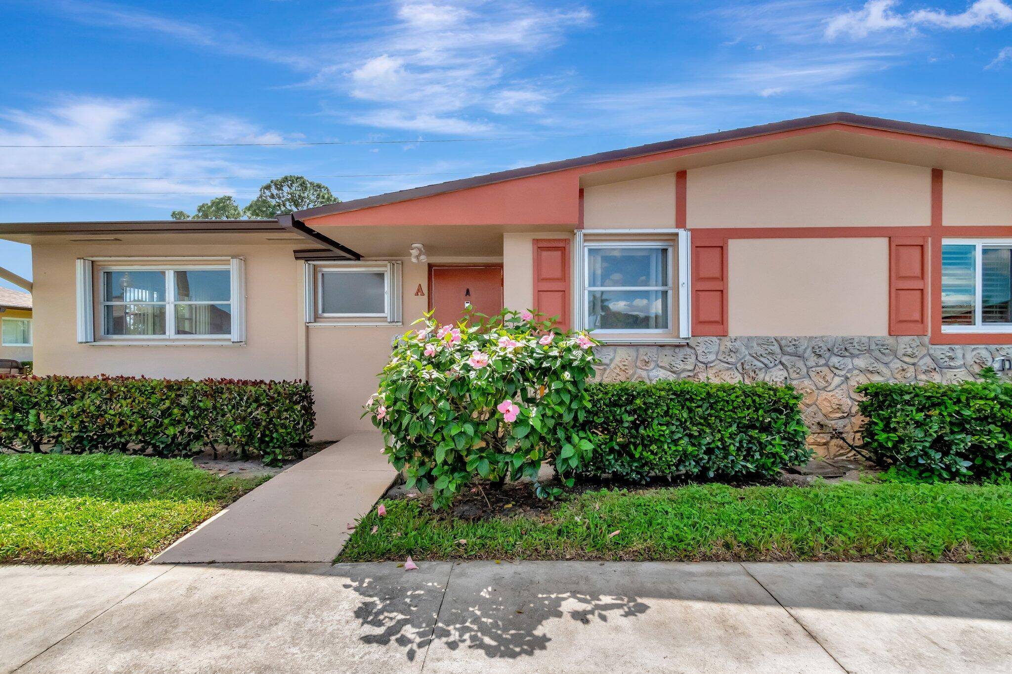 Charming 2 Bedroom, 2 Bath Corner Villa in Cresthaven Welcome to this beautifully maintained 2 bedroom, 2 bath corner villa nestled in the heart of Cresthaven, a desirable 55 community ...