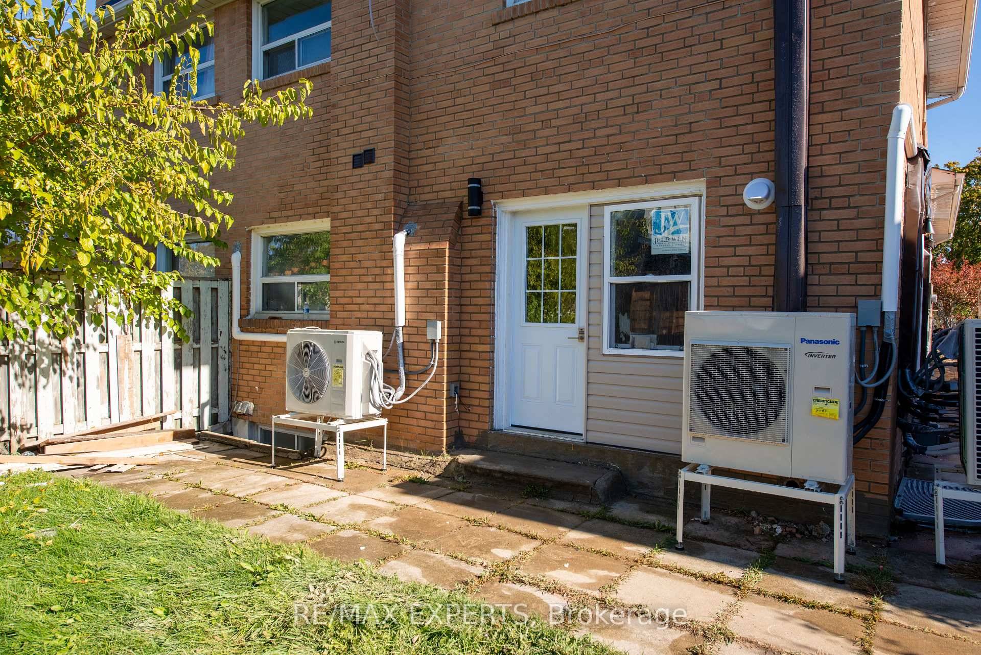 Beautifully renovated 1 bedroom, 1 full bath unit available in a legal fourplex !