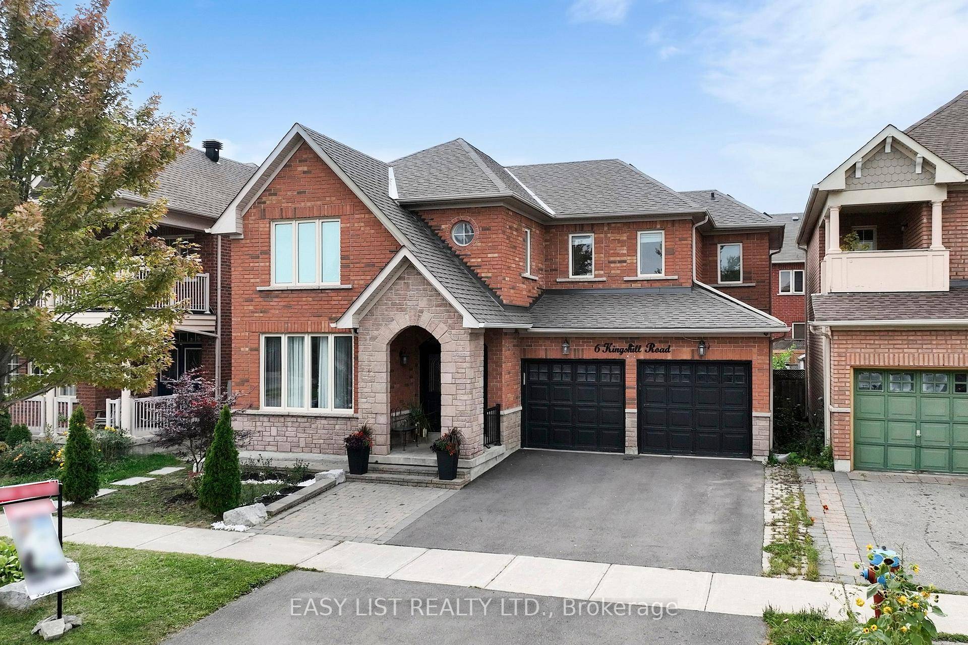 Detached Family Home In Oakridges.