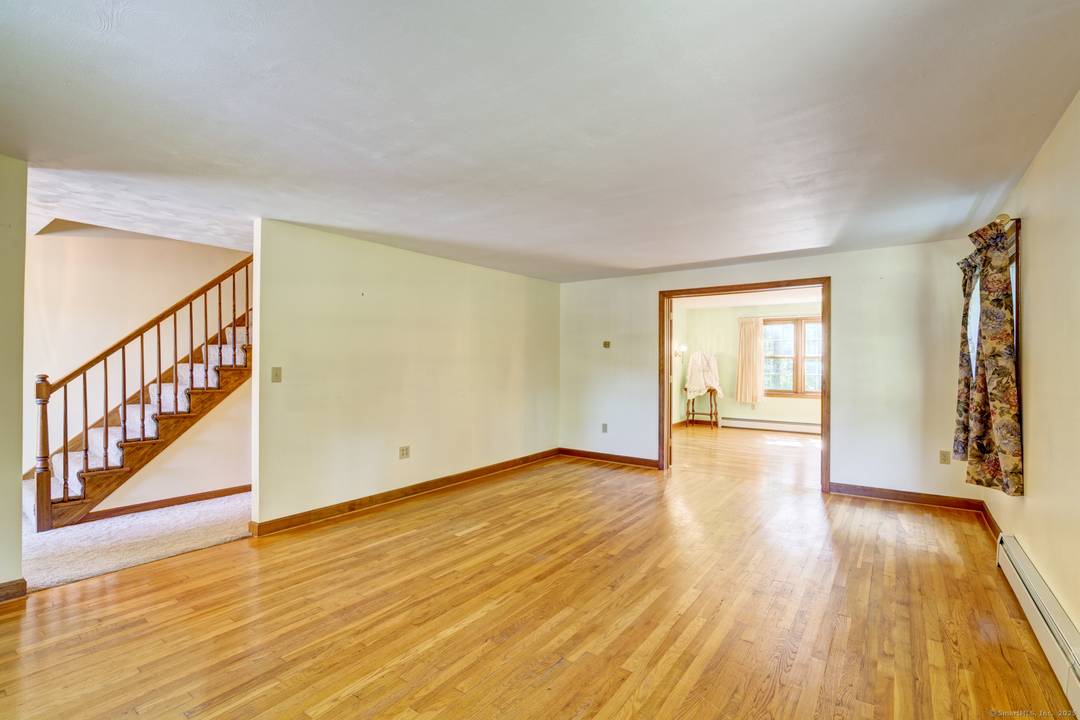 Looking for space, comfort, and charm in a quaint country town ?