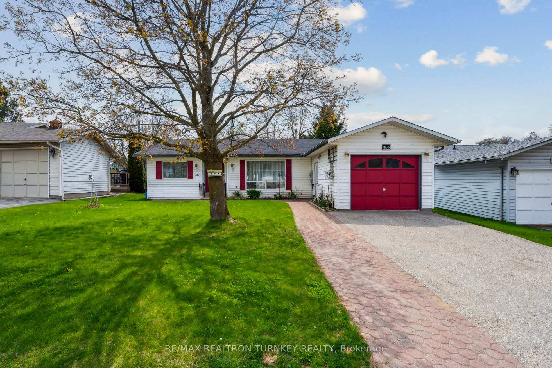 Welcome home to 36 Tecumseth Pines a beautifully maintained amp ; move in ready bungalow in one of Ontarios most sought after adult lifestyle communities !