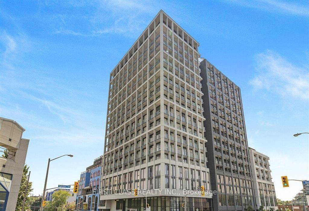 This luxurious, brand new 1 bedroom, 1 bathroom 1 Parking apartment by Centre court Developments Inc.