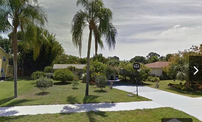 PALM CITY NO HOA ! Charming 3 bedroom, 2 full bathrooms.
