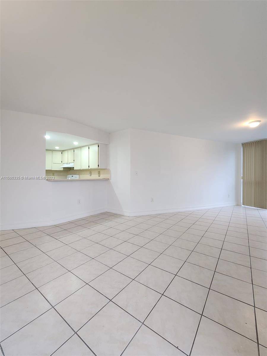Beautiful unit with amazing views to the Country Club of Miami Golf course.