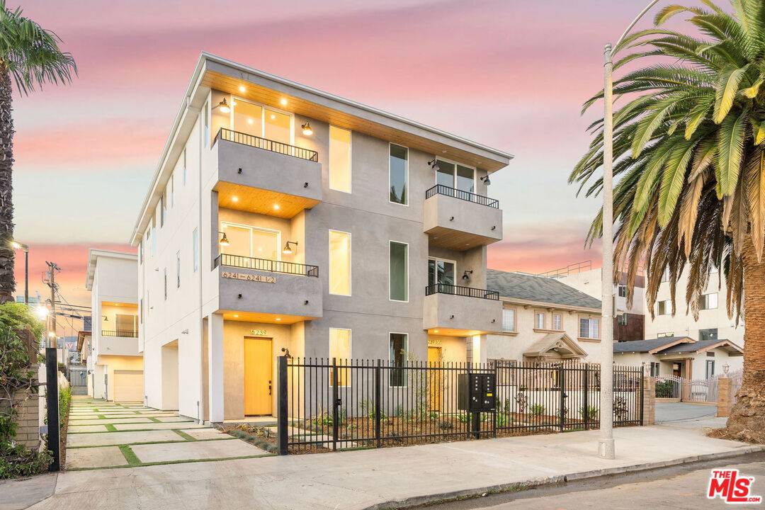 6241   Banner Ave 3BR Hancock Park La