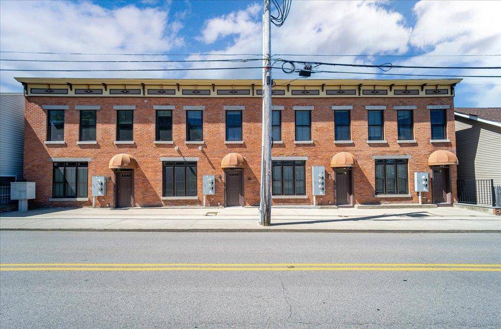 Nestled in Beacon s Historic East End this Originally built at the turn of the century and completely reconstructed in 2016, this impeccably maintained brick row house blends classic charm ...