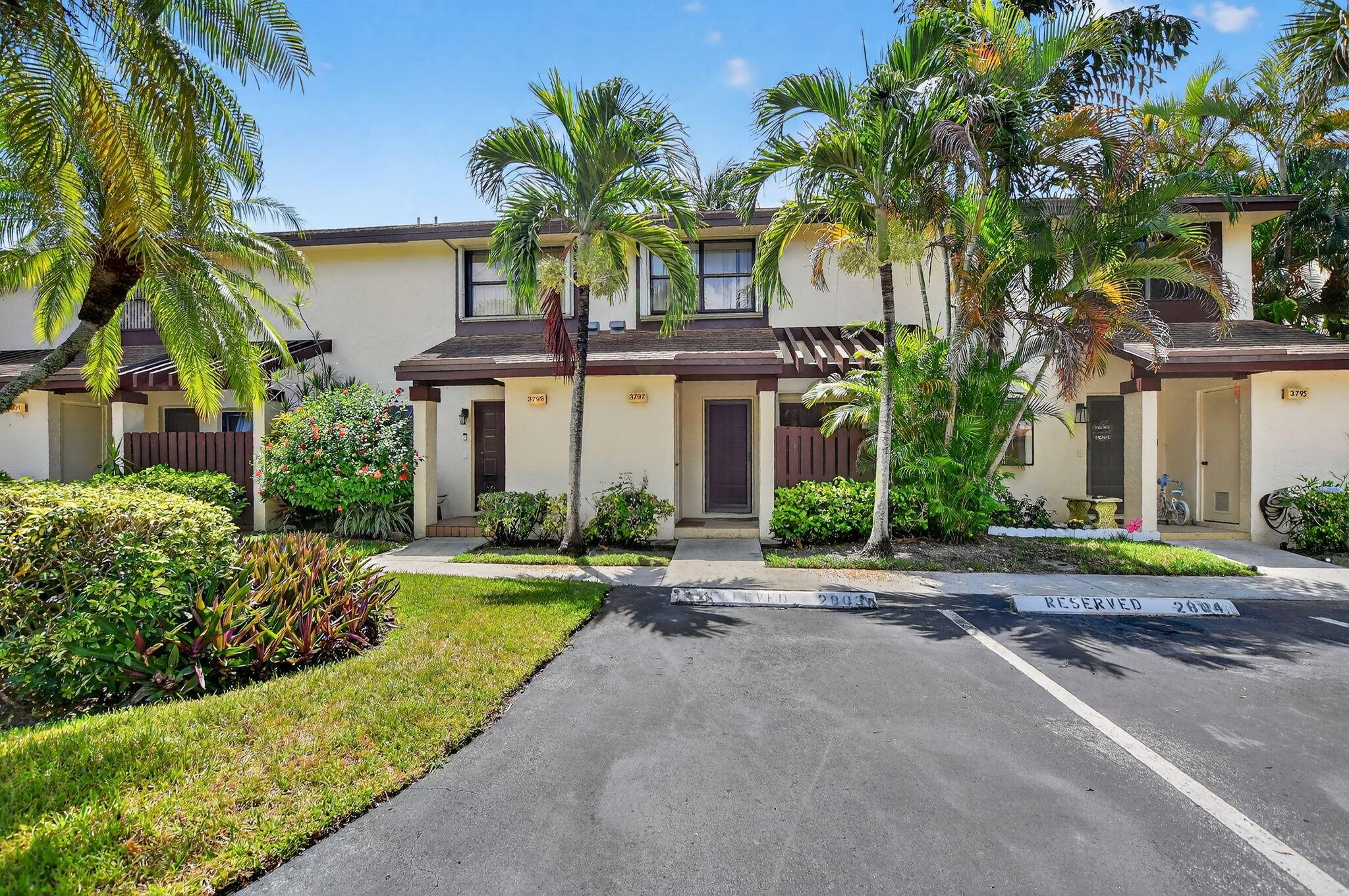Beautifully maintained townhouse in Coconut Creek featuring fresh interior paint, updated kitchen, washer and dryer, and 2.
