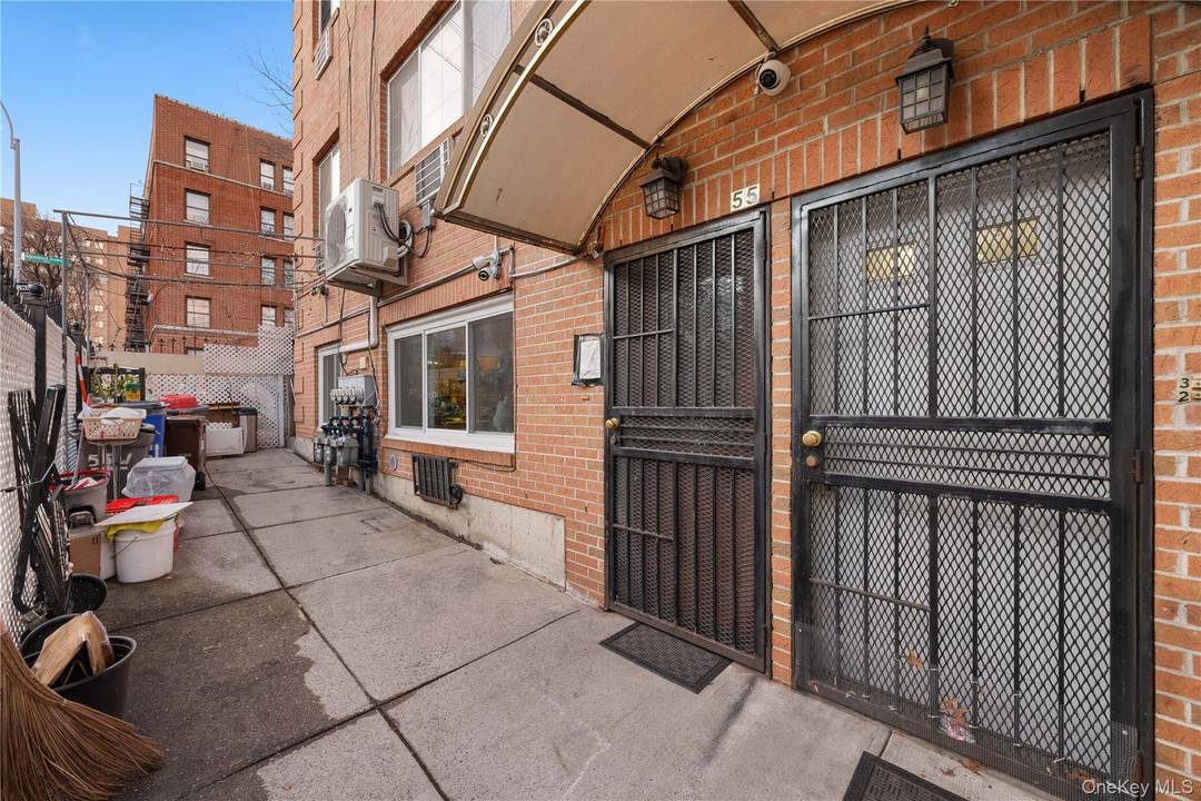 Discover a well maintained brick three family property at 55 W 192nd St, ideally situated in the desirable Kingsbridge area of the Bronx, just moments from the Kingsbridge Armory and ...