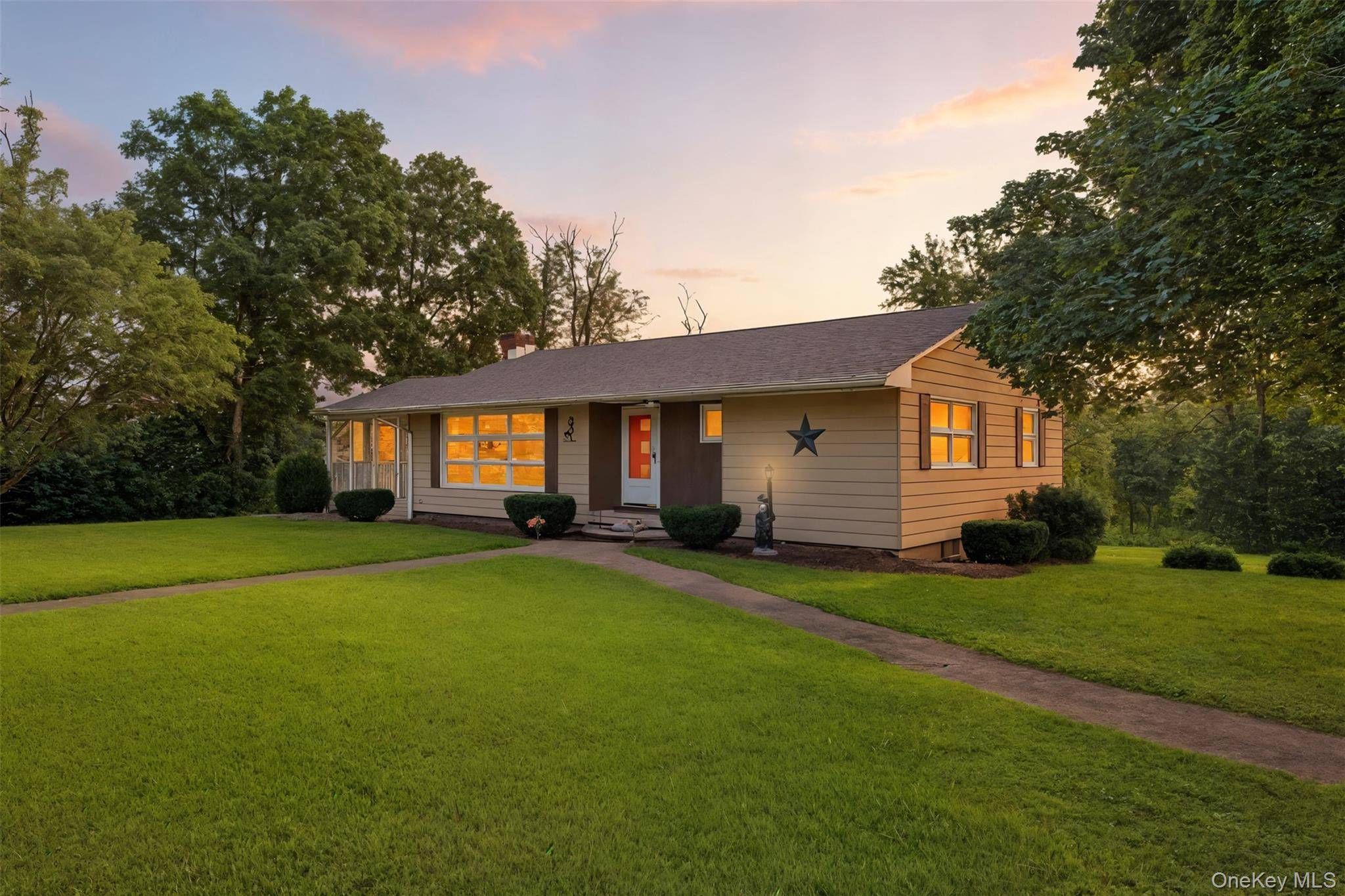 Welcome to this charming 2 bedroom, 1.