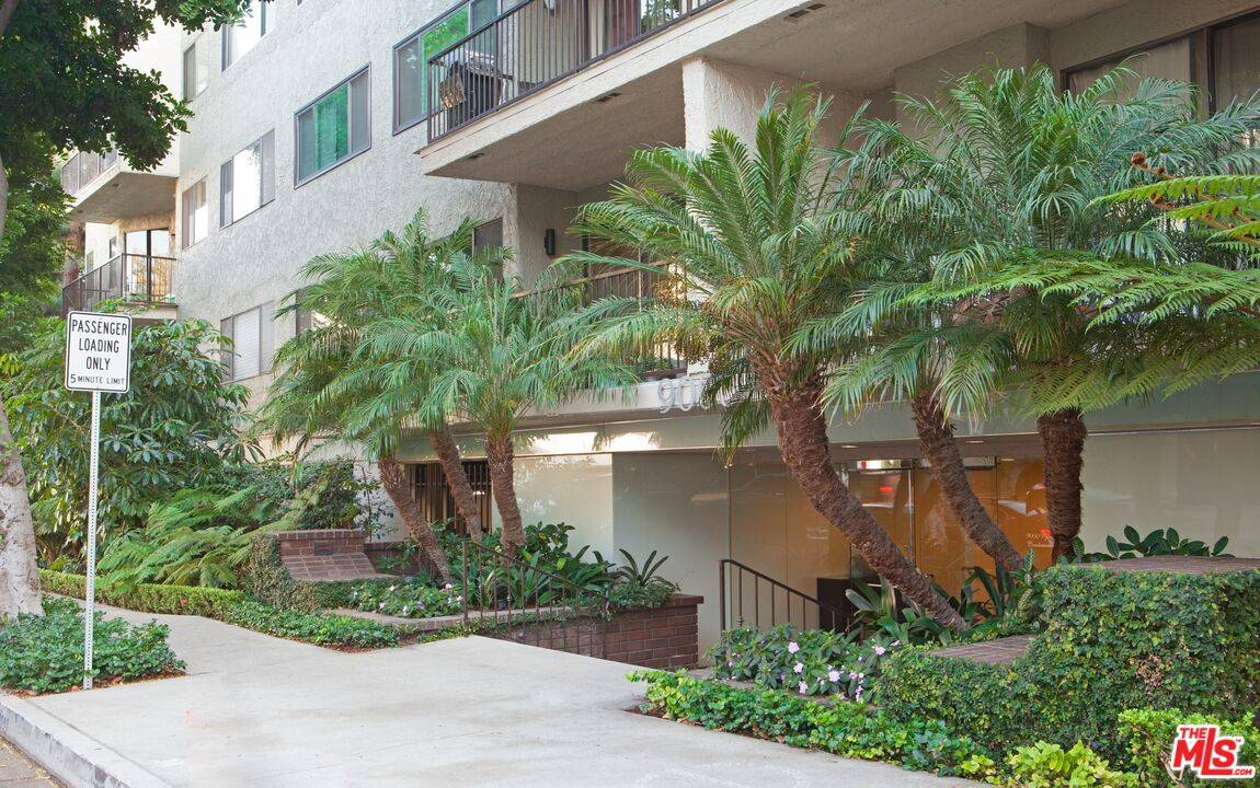 9000 Cynthia St 2BR Sunset Strip La