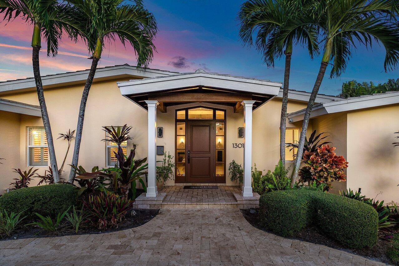 California Cool in Lake Ida A Coastal Chic RetreatEffortlessly blending laid back California charm with South Florida's tropical allure, this stunning Lake Ida residence is the epitome of style, comfort, ...