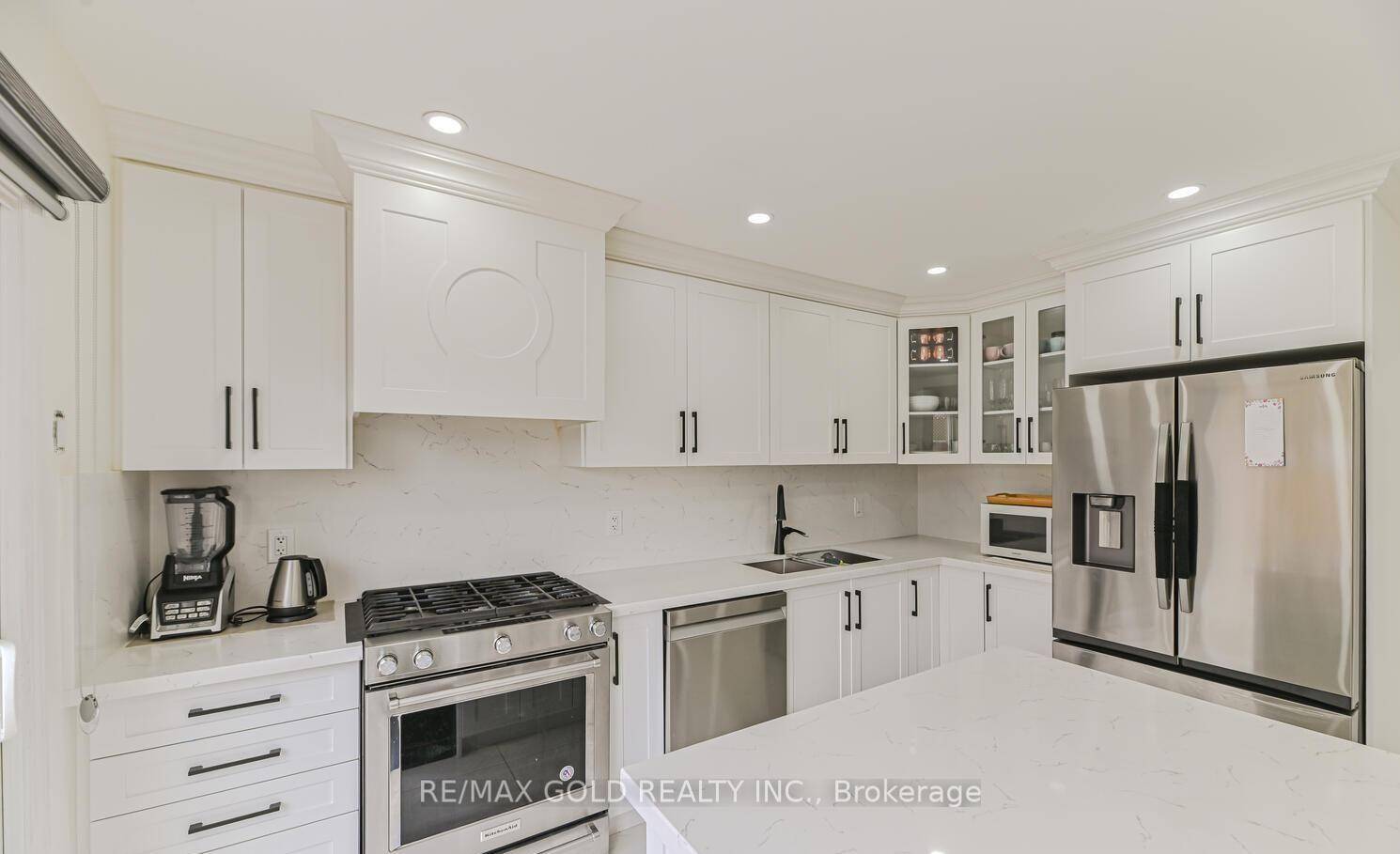 This bright and charming fully upgraded and fully renovated semi detached 2 storey home is situated on a premium 35 x 110 ft lot.